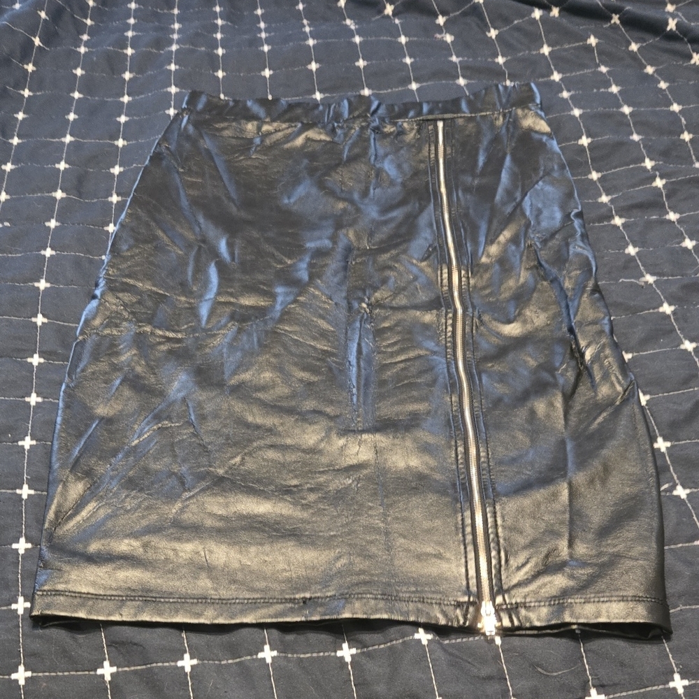 Shinestar Black Leather Pencil Skirt with Zipper